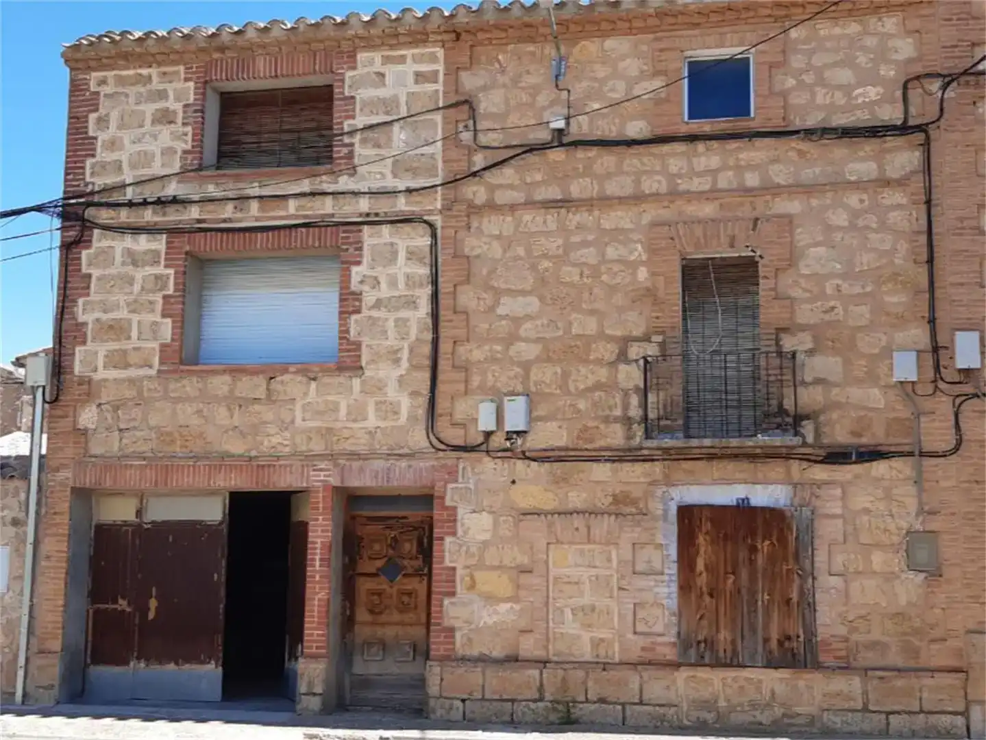 Vista exterior de Casa adosada en venda en Villarquemado amb Balcó