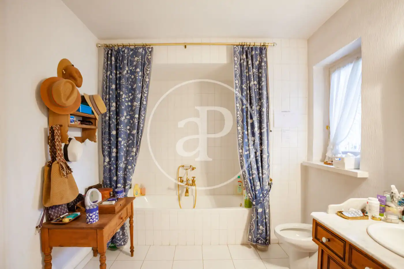 Bathroom of Houses for sale in Madrid  with Heating, Private garden and Terrace