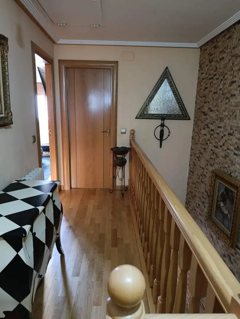 Casa adosada en venta en Valverde de la Virgen con Jardín privado, Terraza y Balcón