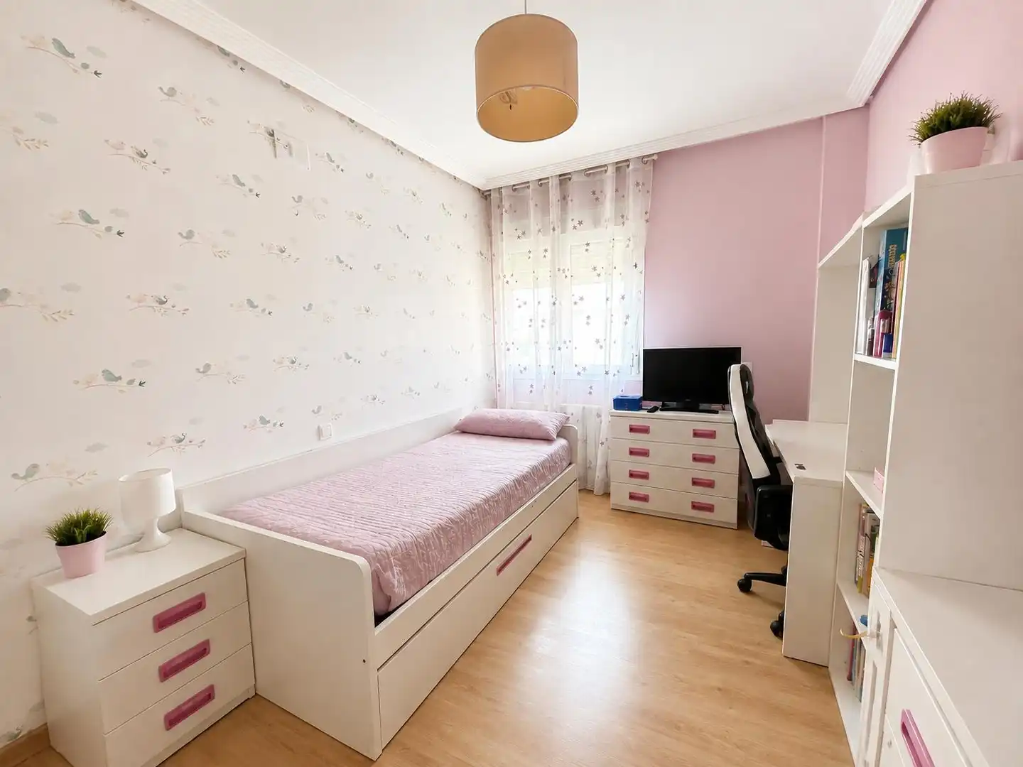 Habitación de Casa adosada en venta en Poblete con Aire acondicionado, Calefacción y Jardín privado