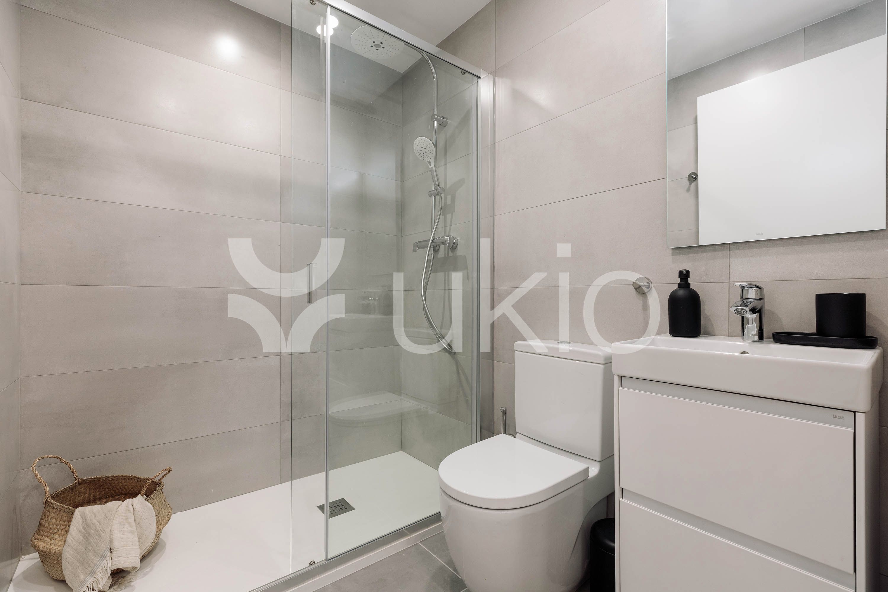 Baño de Apartamento de alquiler en  Barcelona Capital con Aire acondicionado, Calefacción y Parquet