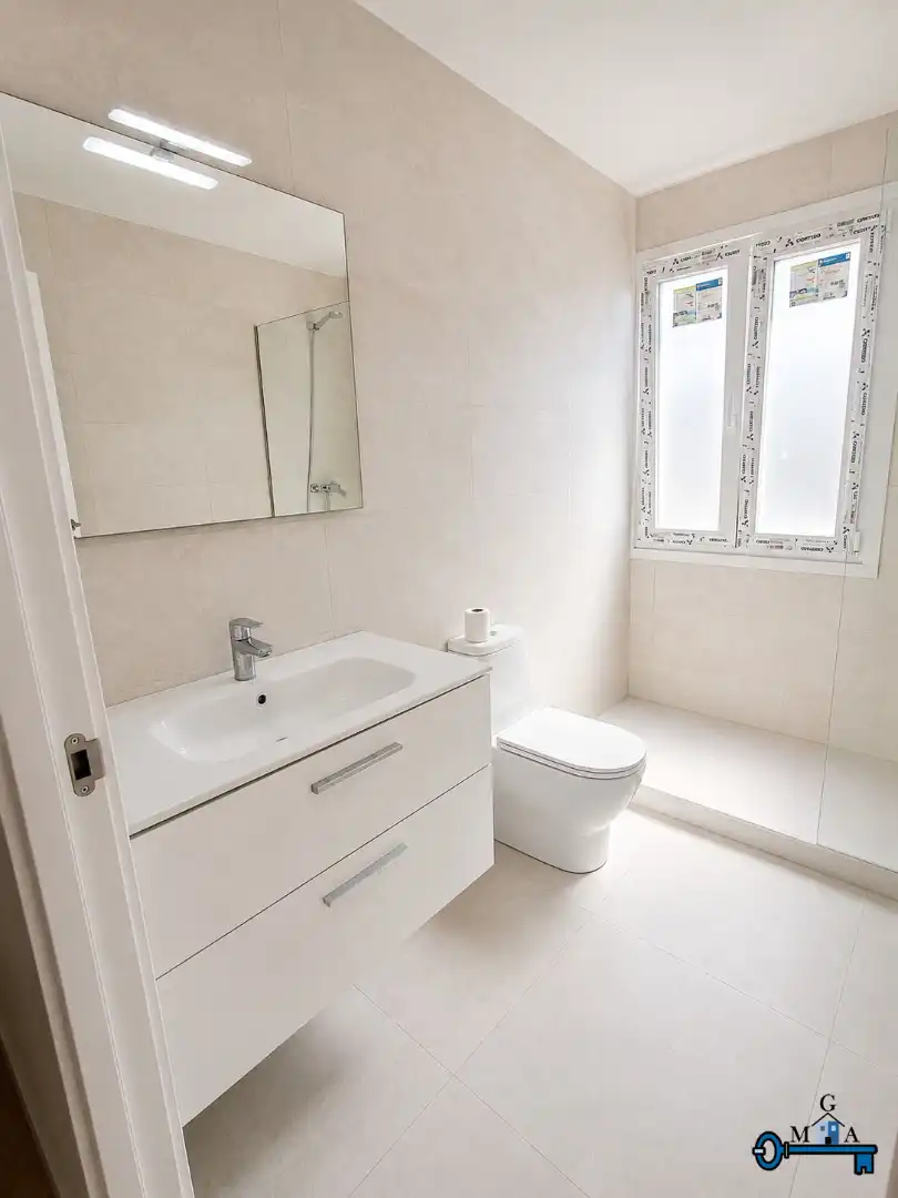 Bathroom of Flat for rent in Fuenlabrada  with Air Conditioner, Heating and Parquet flooring
