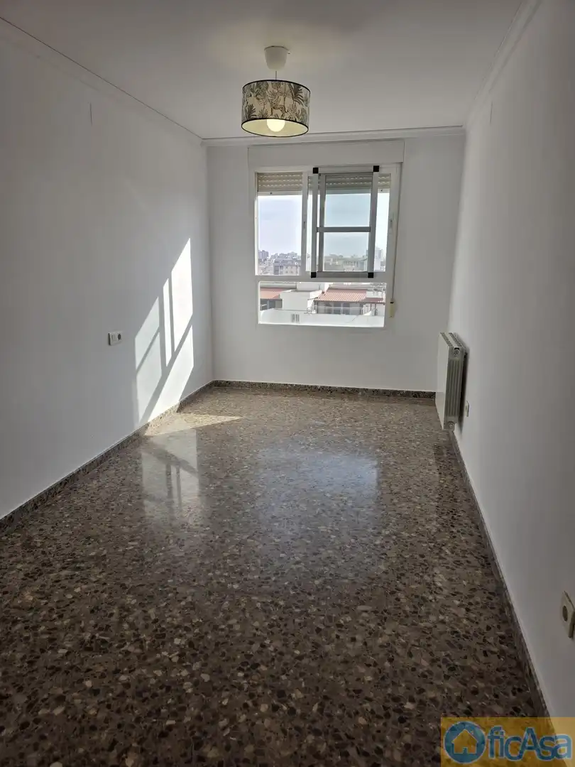 Habitación de Ático en venta en Castellón de la Plana / Castelló de la Plana con Aire acondicionado, Calefacción y Terraza