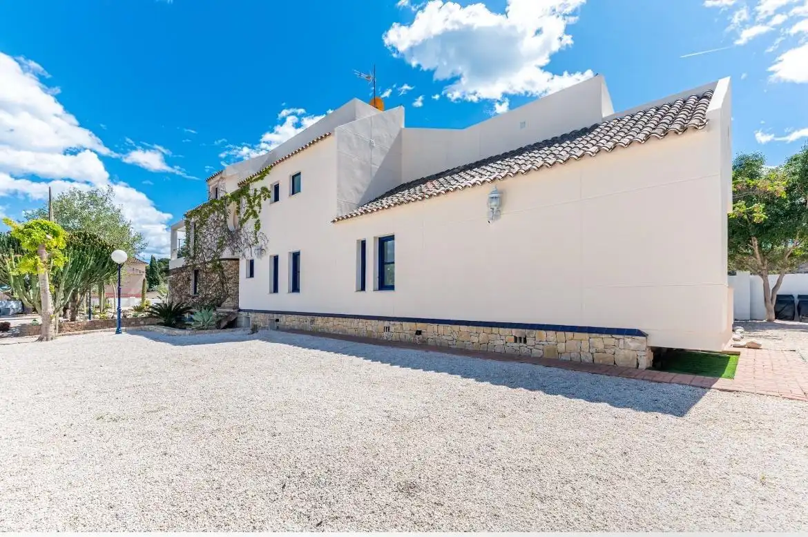 Vista exterior de Casa o xalet en venda en Alicante / Alacant amb Jardí privat, Terrassa i Traster