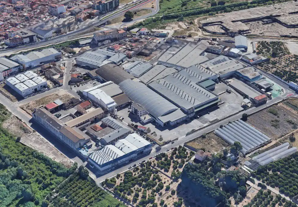 Vista exterior de Nave industrial de alquiler en Alzira