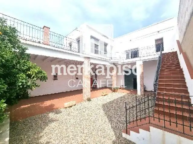 Villa mit Garten zum Verkauf in Catalunya