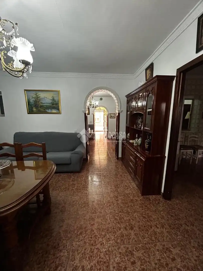 Sala d'estar de Casa adosada en venda en La Rinconada amb Aire condicionat i Calefacció