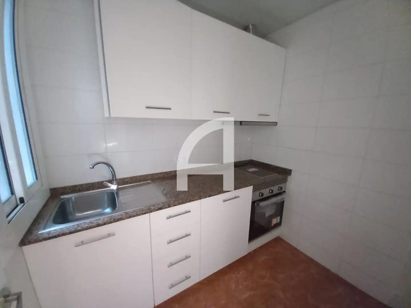 Cocina de Estudio de alquiler en Barcelona con Terraza y Balcón