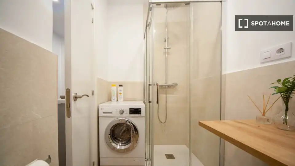 Bany de Estudi per a compartir en Gràcia