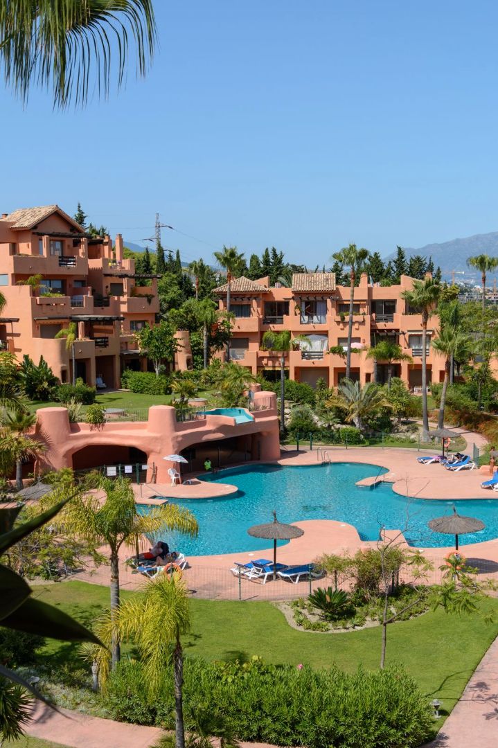 Exterior view of Attic for sale in Estepona  with Air Conditioner, Terrace and Storage room