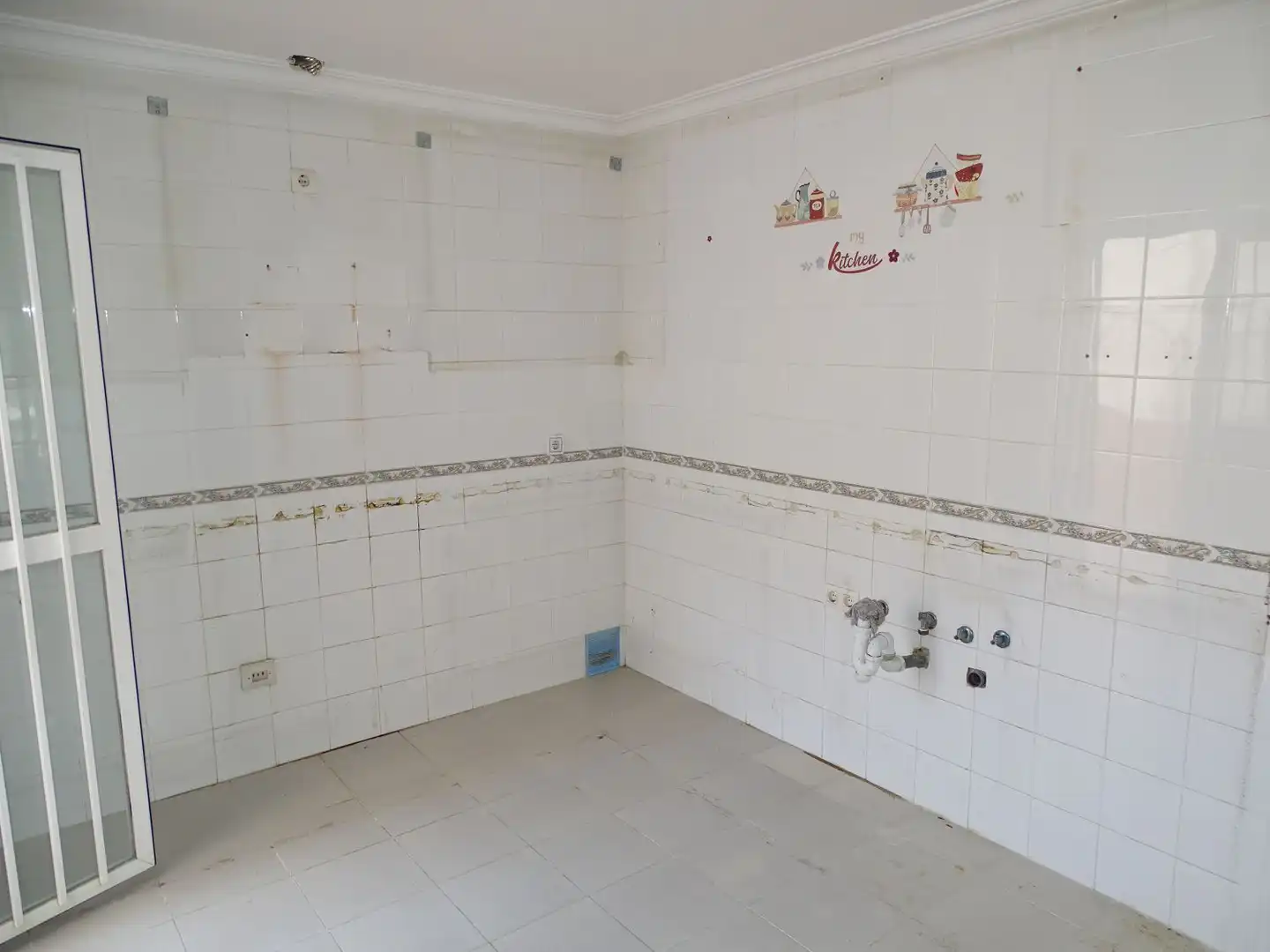 Cuina de Casa o xalet en venda en Utrera amb Calefacció, Terrassa i Traster