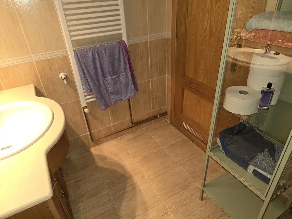 Baño de Dúplex en venta en Canfranc con Calefacción y Trastero