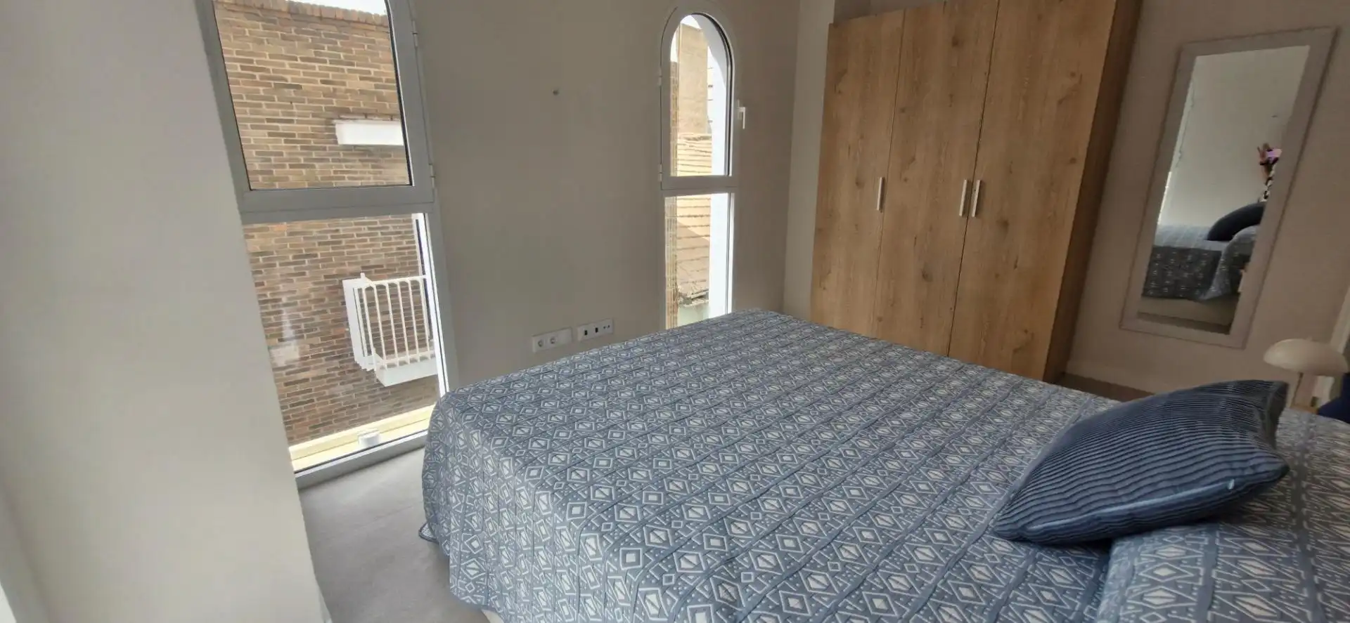 Habitación de Piso de alquiler en Elche / Elx con Aire acondicionado, Parquet y Trastero