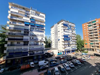 Vista exterior de Pis en venda en Móstoles amb Terrassa