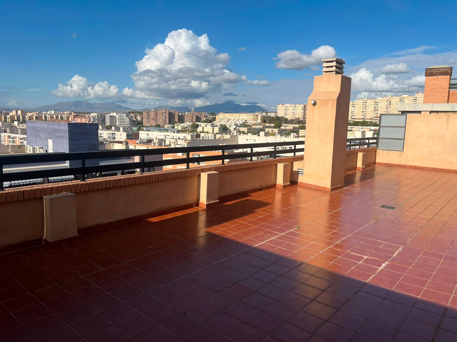 Terraza de Ático en venta en Alicante / Alacant con Aire acondicionado, Calefacción y Jardín privado