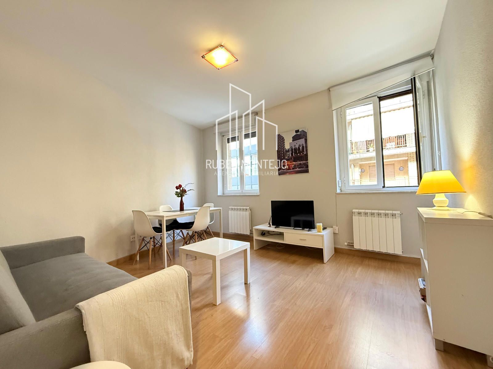 Exterior view of Flat for sale in Salamanca Capital  with Heating, Terrace and Furnished