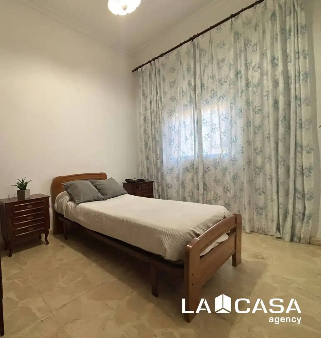Dormitori de Casa o xalet en venda en Dos Hermanas
