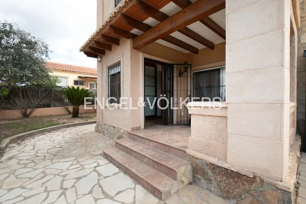 Casa o chalet de alquiler en L'Eliana con Aire acondicionado, Calefacción y Jardín privado