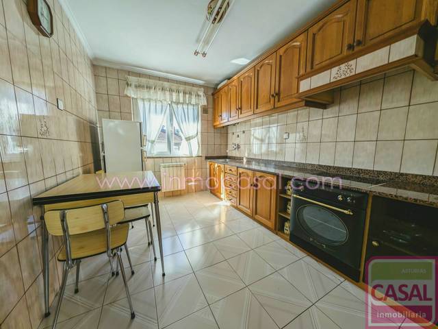 Piso en Venta en C/ LUARCA en San Pedro - Siana
