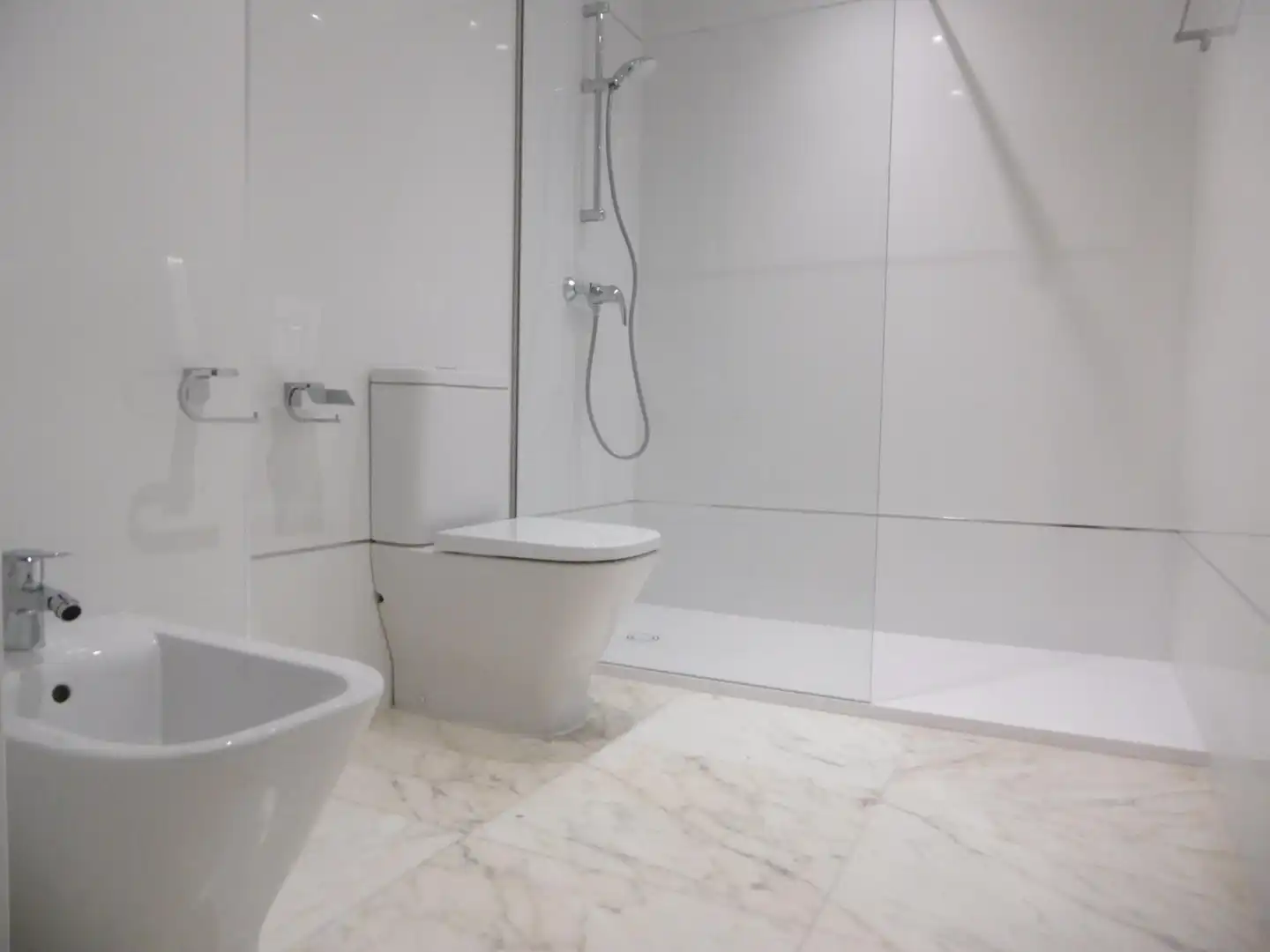Badezimmer von Wohnungen zur Miete in Valladolid mit Heizung und Balkon