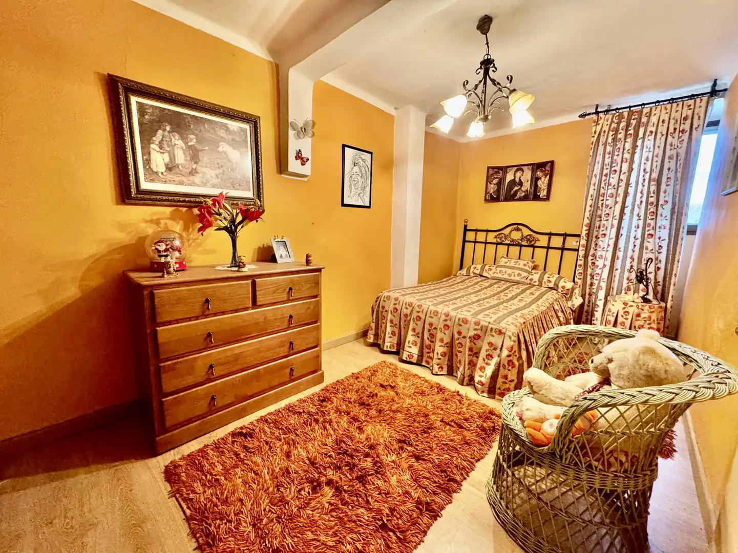 Habitación de Casa adosada en venta en Molledo con Parquet, Terraza y Amueblado