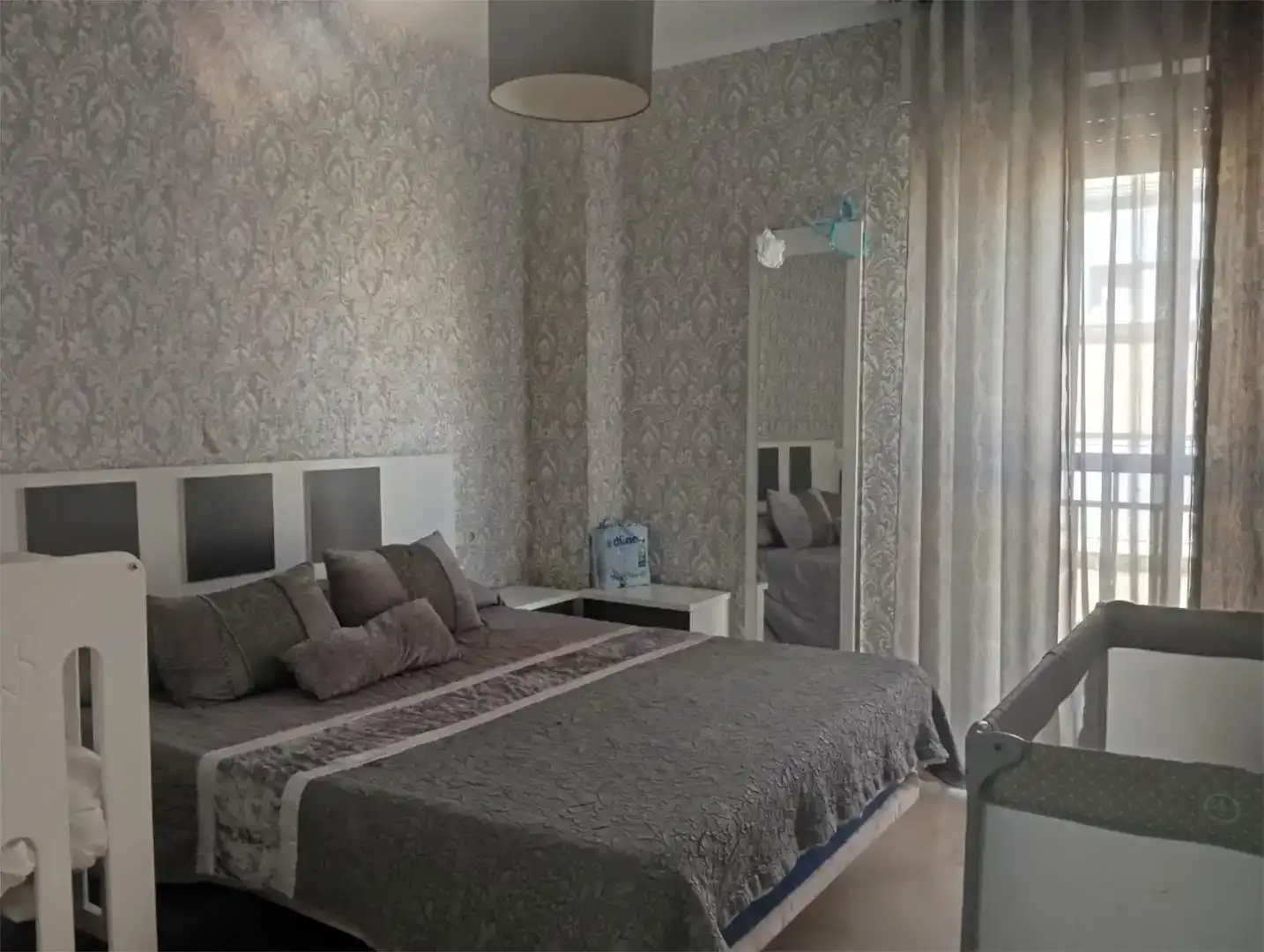 Dormitori de Pis en venda en Almería amb Aire condicionat, Parquet i Moblat