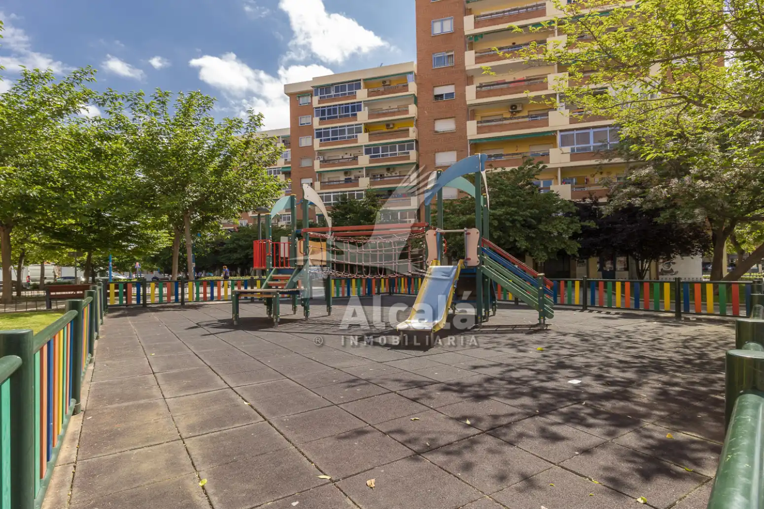 Vista exterior de Piso en venta en Azuqueca de Henares con Aire acondicionado, Jardín privado y Domótica
