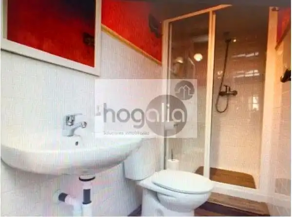 Baño de Dúplex de alquiler en Sevilla con Aire acondicionado, Terraza y Amueblado