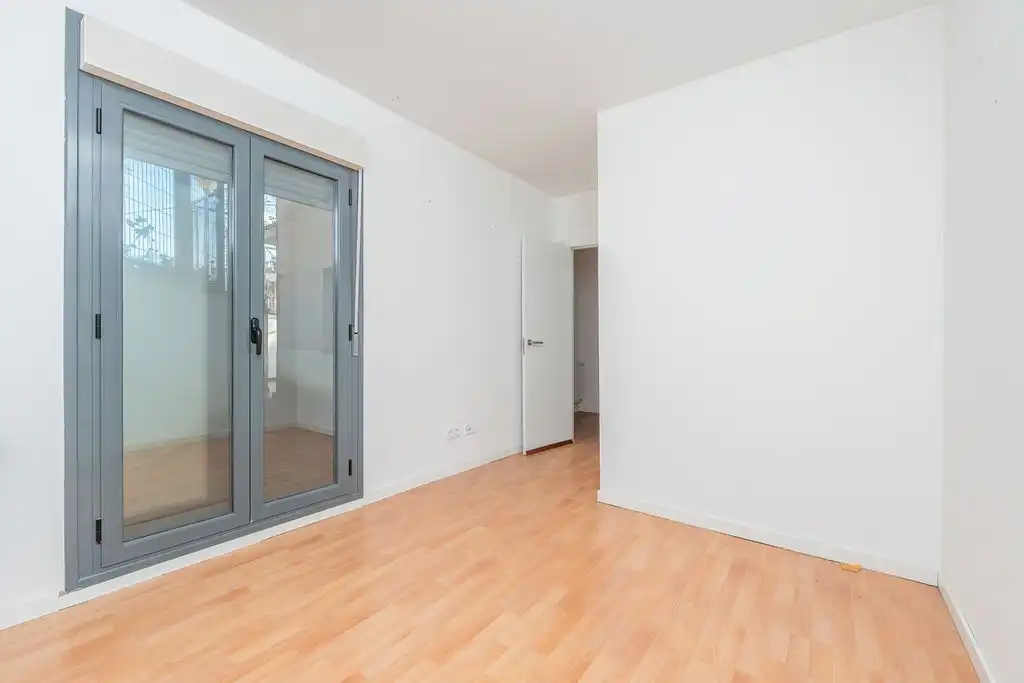 Flat for sale in C/ Plaza de la Estación - Res , Jardín de los Reyes - Parque Real