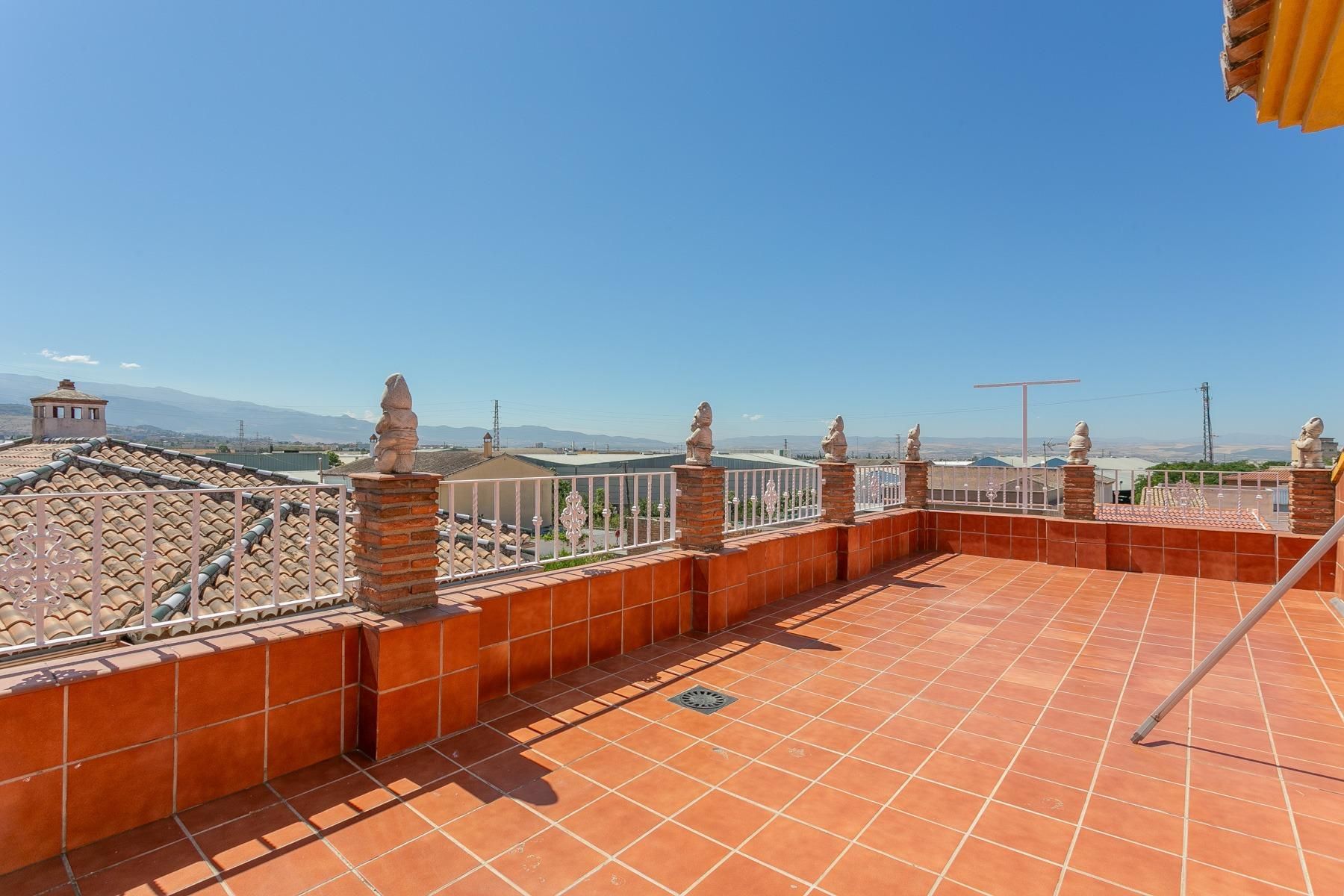 Terrassa de Finca rústica en venda en Peligros amb Aire condicionat, Calefacció i Jardí privat