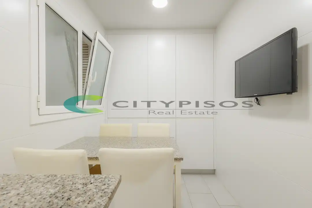 Flat with lift for sale in Avenida de Santiago Rusiñol, imagen 19
