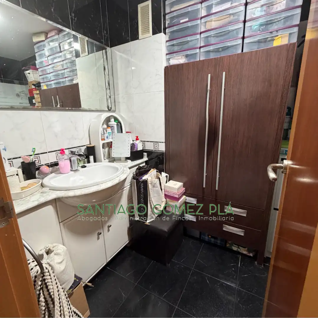 Baño de Piso en venta en Silla con Aire acondicionado, Amueblado y Horno