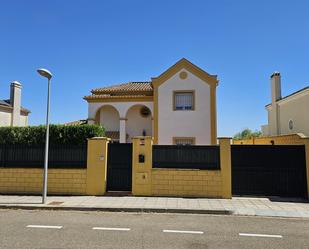 Exterior view of House or chalet for sale in  Córdoba Capital  with Heating, Private garden and Parquet flooring