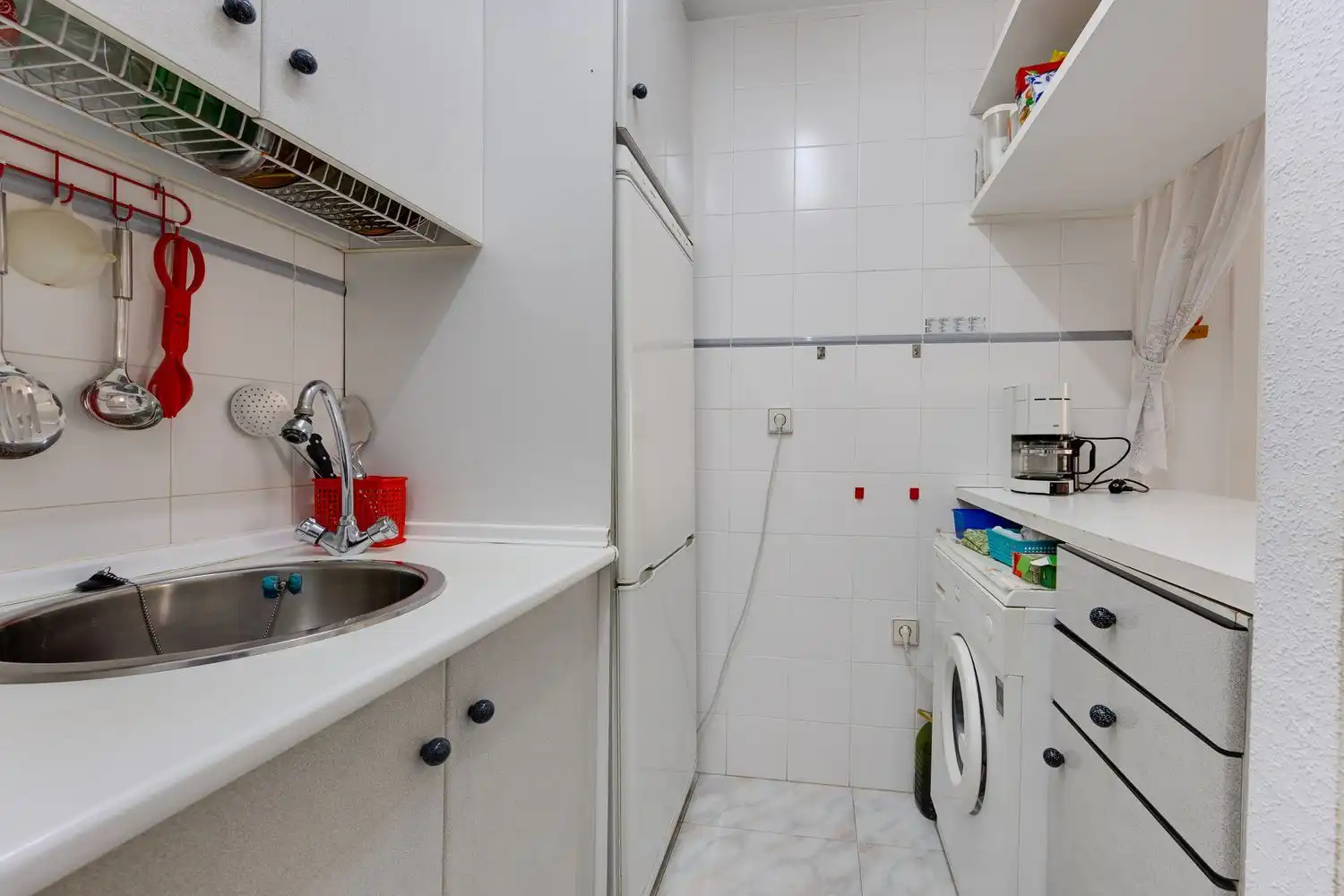 Cuina de Casa adosada en venda en Torrevieja amb Terrassa, Moblat i Piscina comunitària