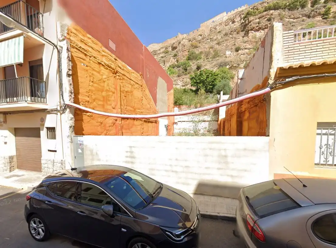 Terrenos y solares en venta en LIRIA 46