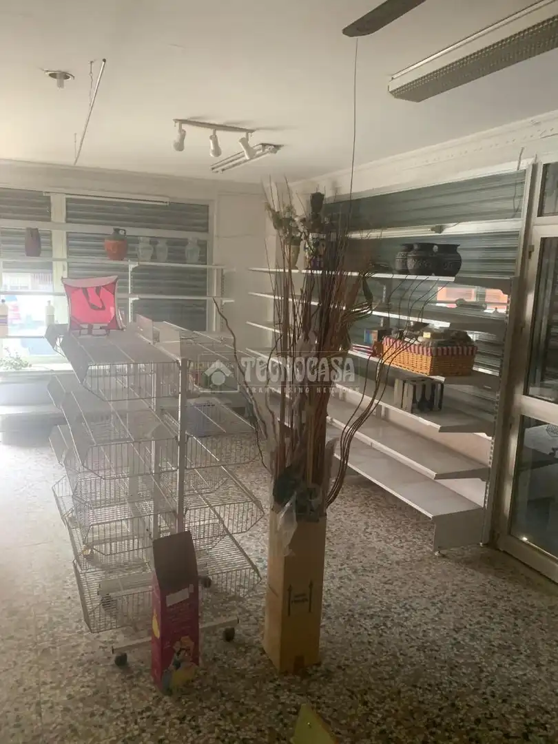 Local en venda a Nuevo Parque - Los Rosales - Tráfico Pesado