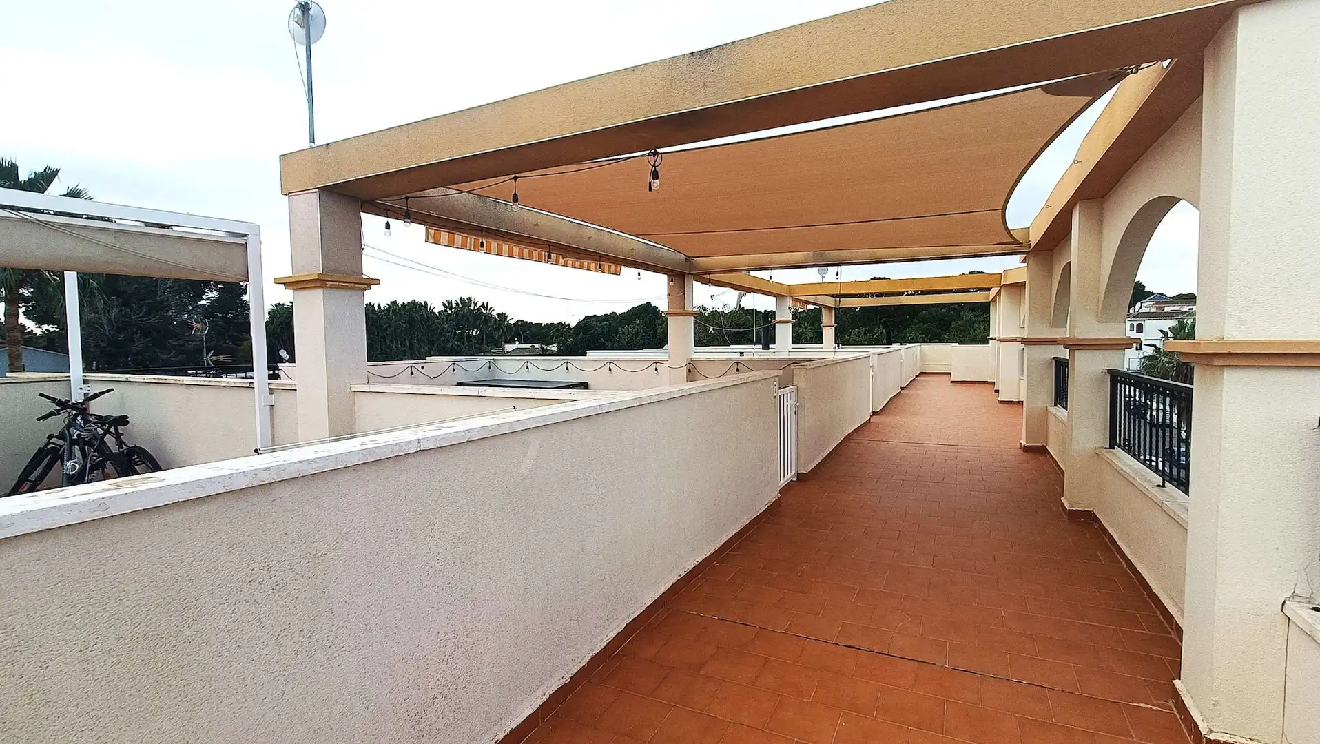 Terrassa de Apartament en venda en Orihuela amb Jardí privat, Moblat i Balcó
