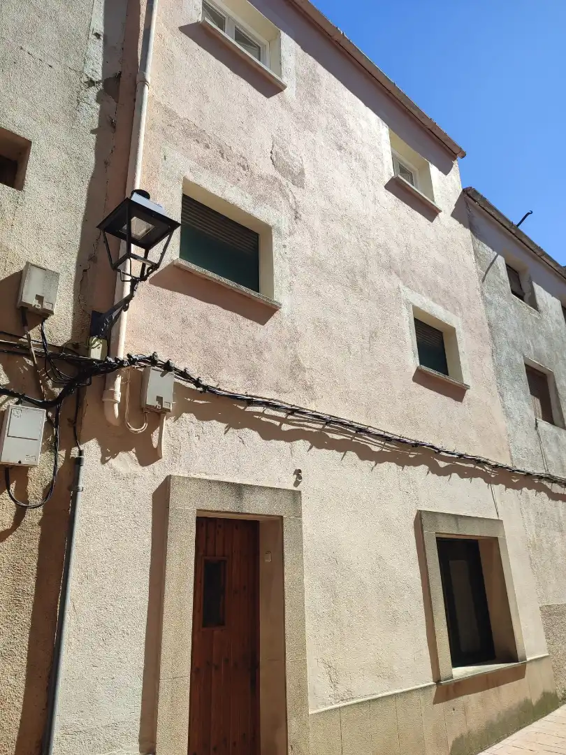 Vista exterior de Casa adosada en venda en Ulldemolins amb Calefacció, Jardí privat i Parquet