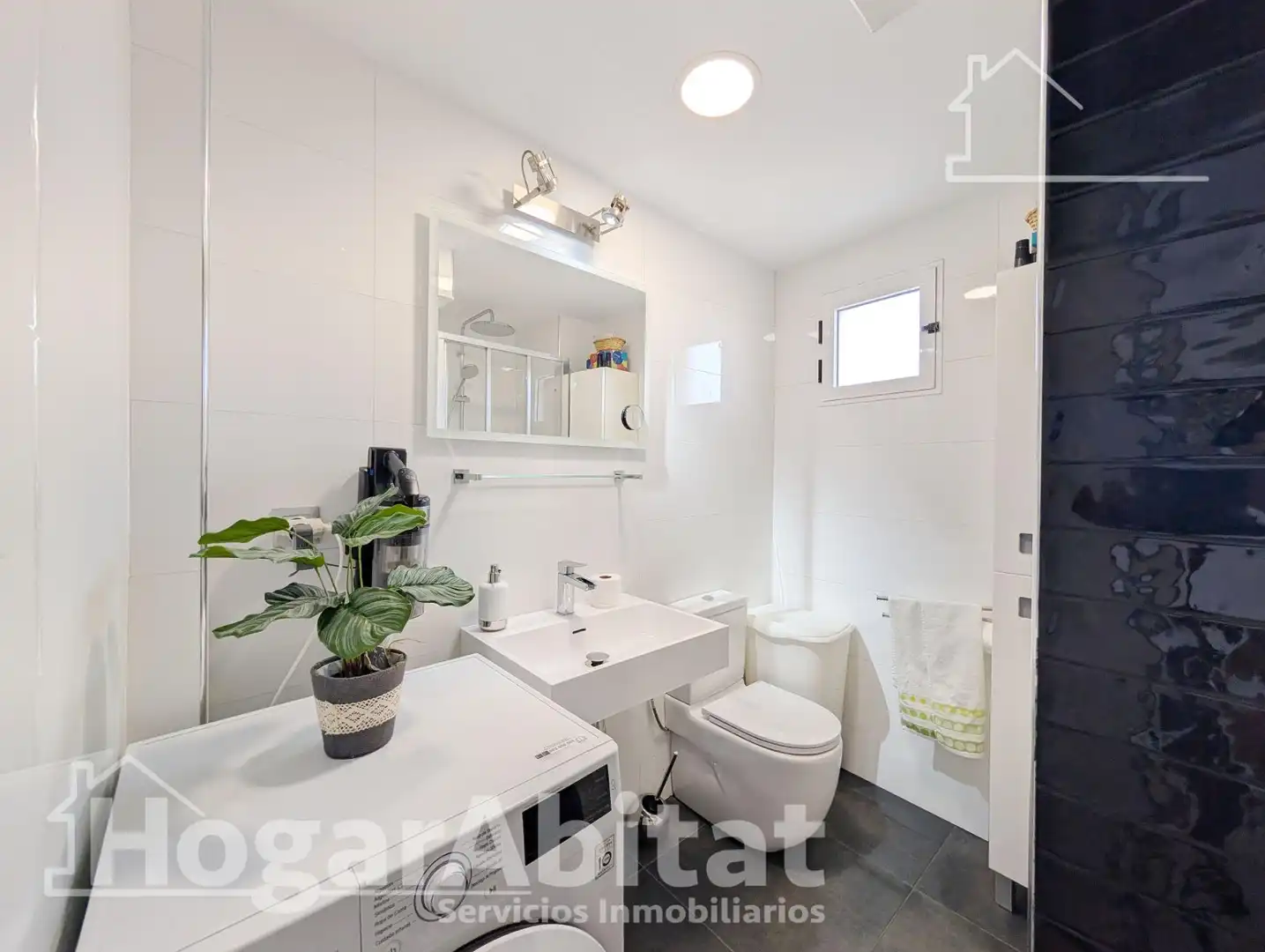 Bathroom of Flat for sale in Elche / Elx  with Air Conditioner, Heating and Parquet flooring