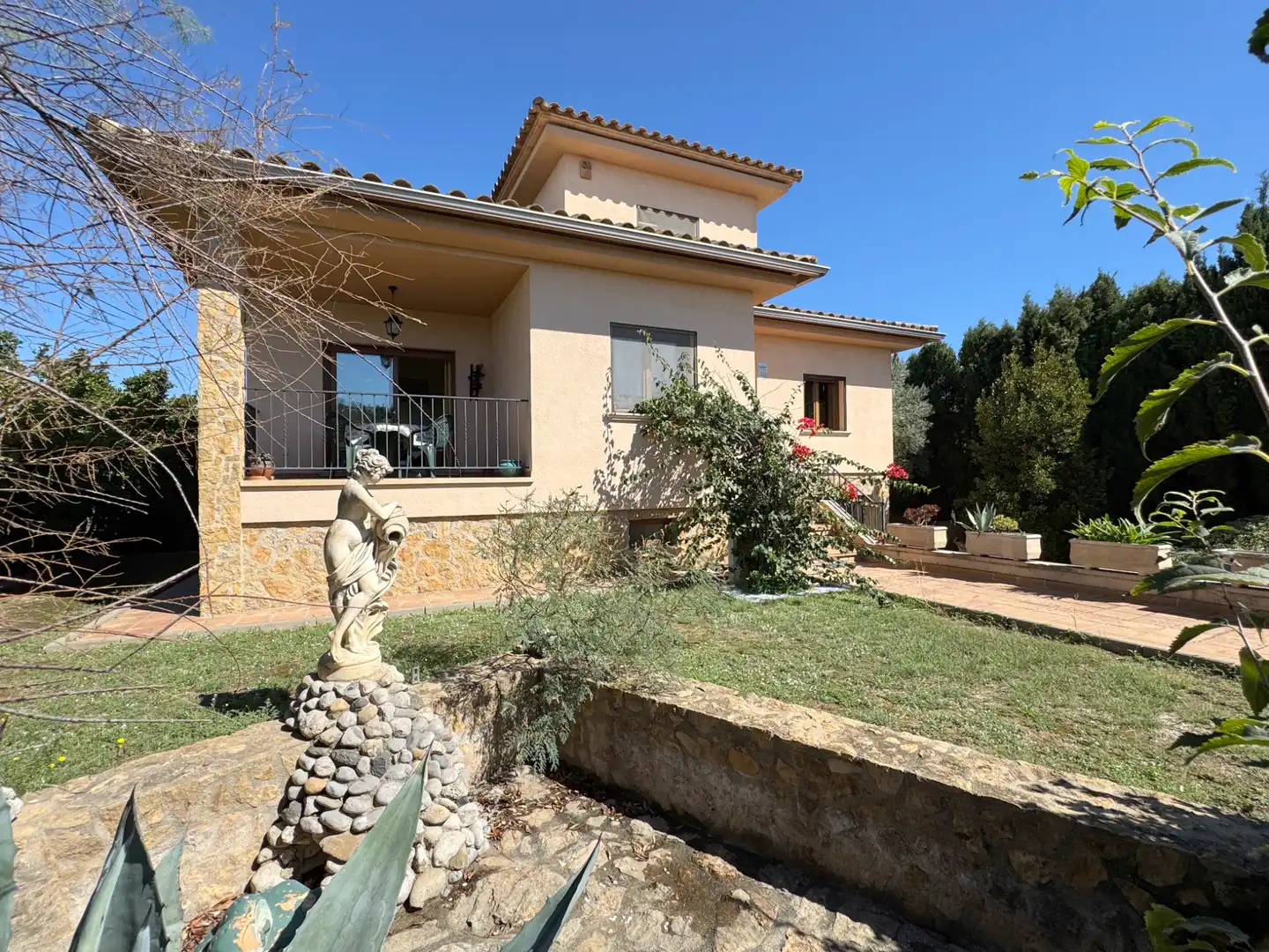 Garden of Houses for sale in Viladamat  with Air Conditioner, Heating and Private garden