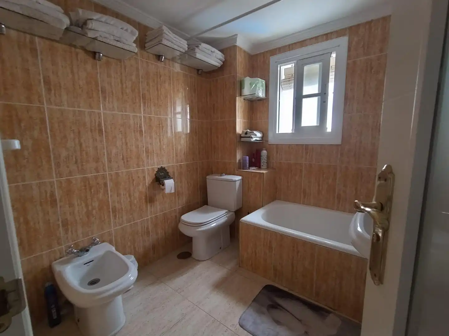 Baño de Apartamento de alquiler en Fuengirola con Jardín privado, Terraza y Amueblado