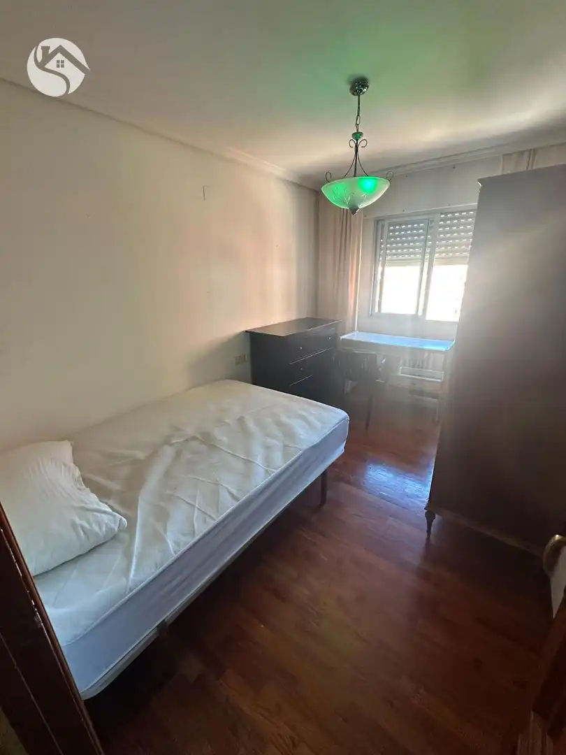 Bedroom of Flat for rent in Cuenca  with Heating