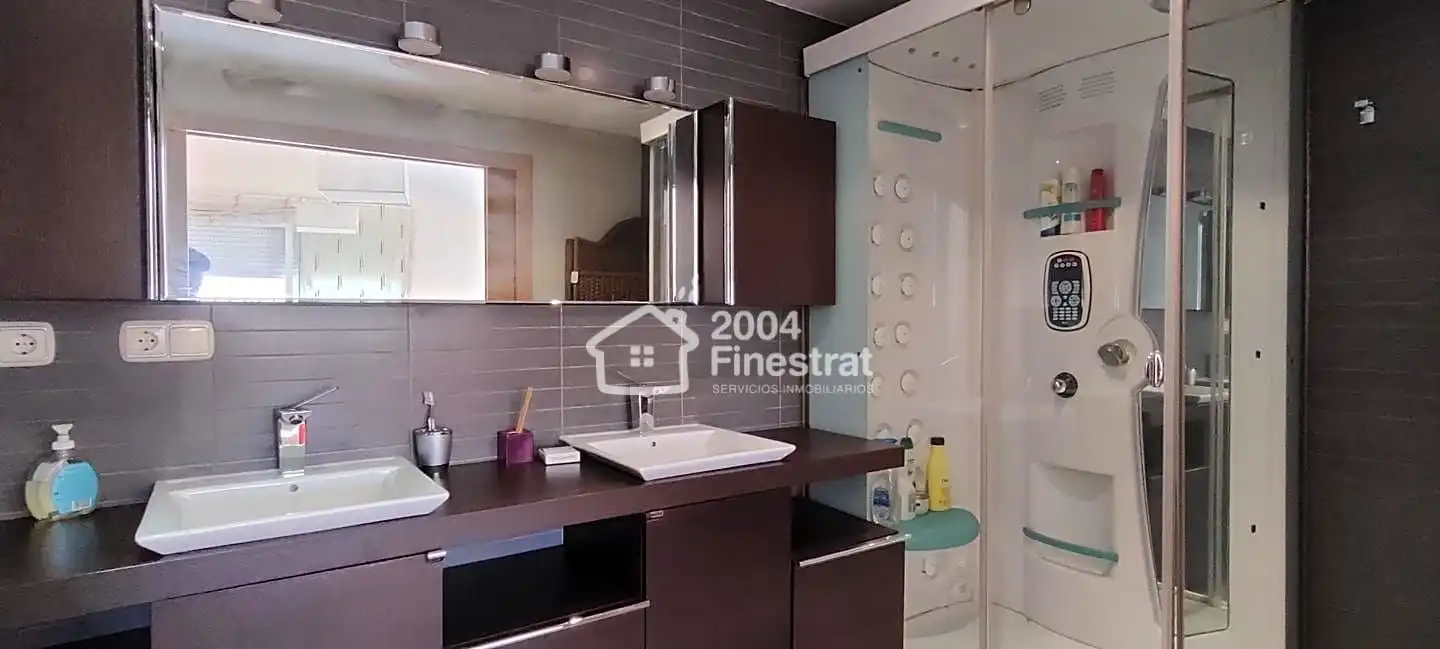 Bany de Casa o xalet en venda en Finestrat amb Aire condicionat, Terrassa i Piscina