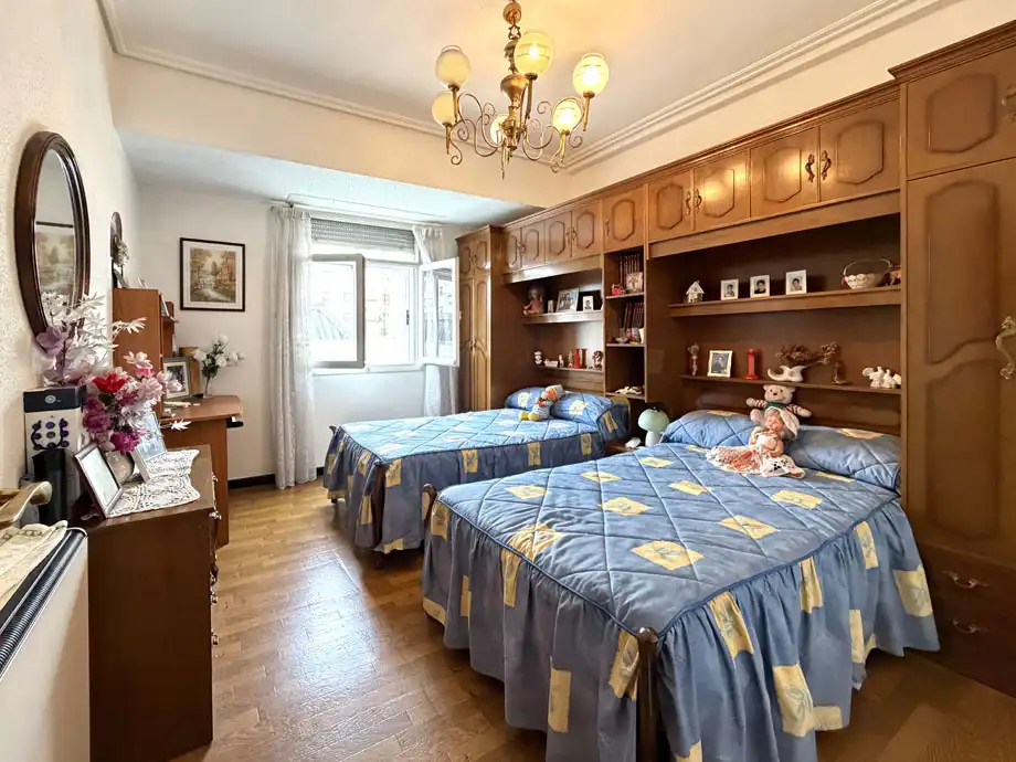 Schlafzimmer von Wohnung zum Verkauf in Vitoria - Gasteiz mit Heizung, Parkett und Terrasse