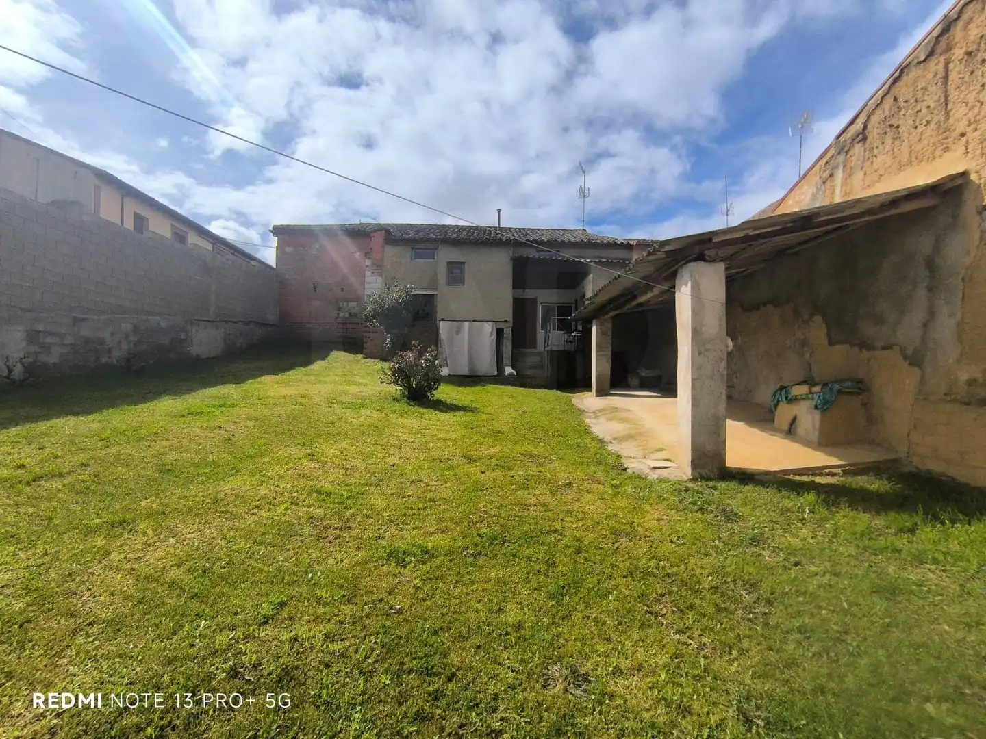 Vista exterior de Casa o chalet en venta en Castilfalé con Terraza