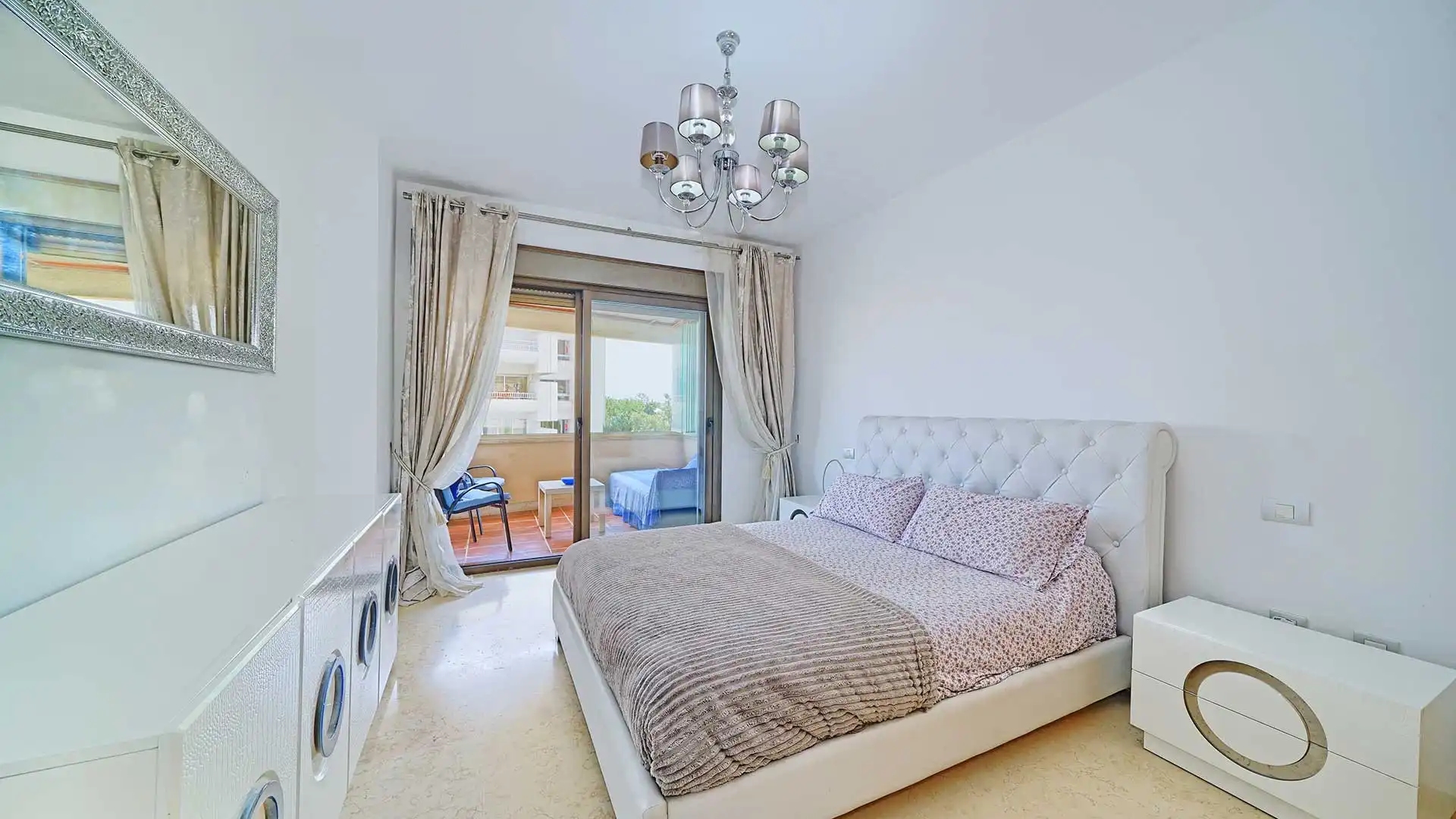 Dormitori de Apartament en venda en Marbella amb Aire condicionat, Terrassa i Piscina