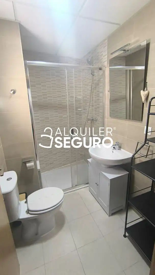 Baño de Piso de alquiler en Sevilla con Aire acondicionado