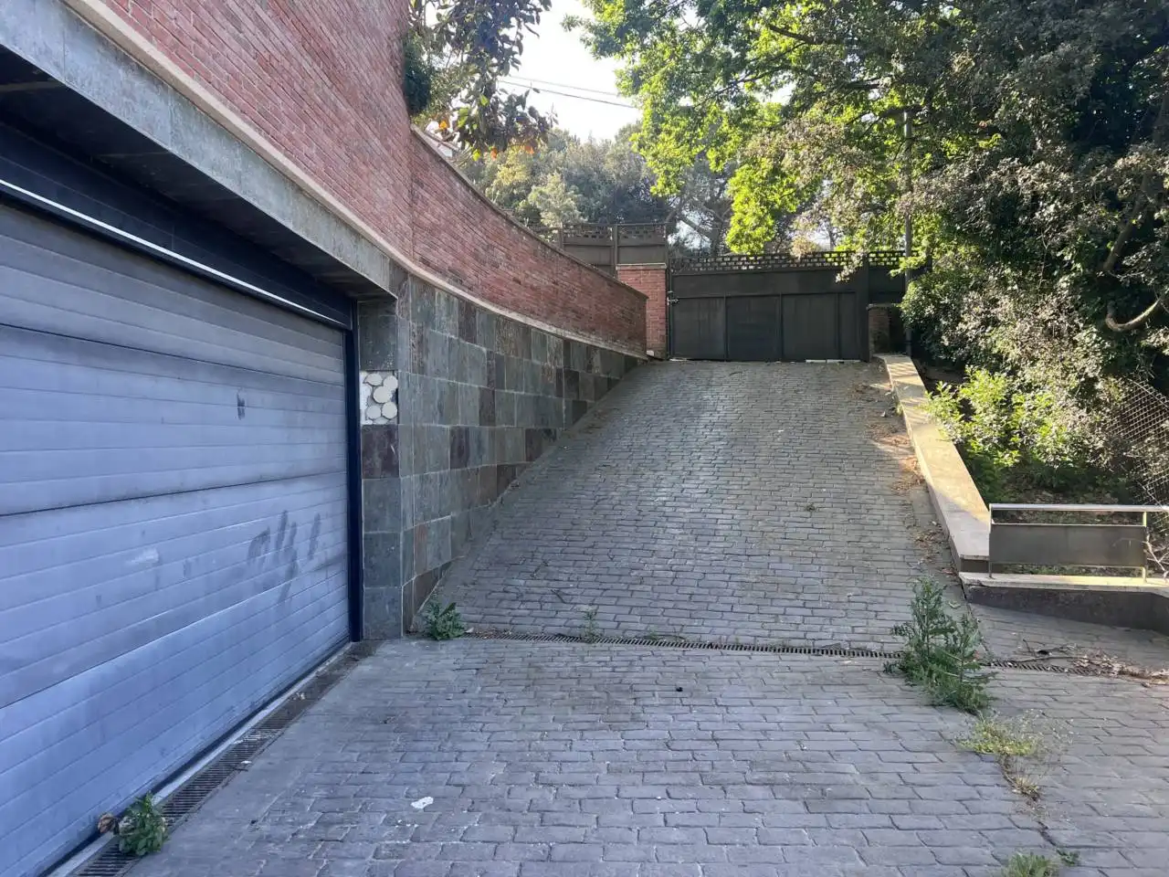 Aparcament de Casa o xalet en venda en Vilanova del Vallès amb Jardí privat, Terrassa i Piscina