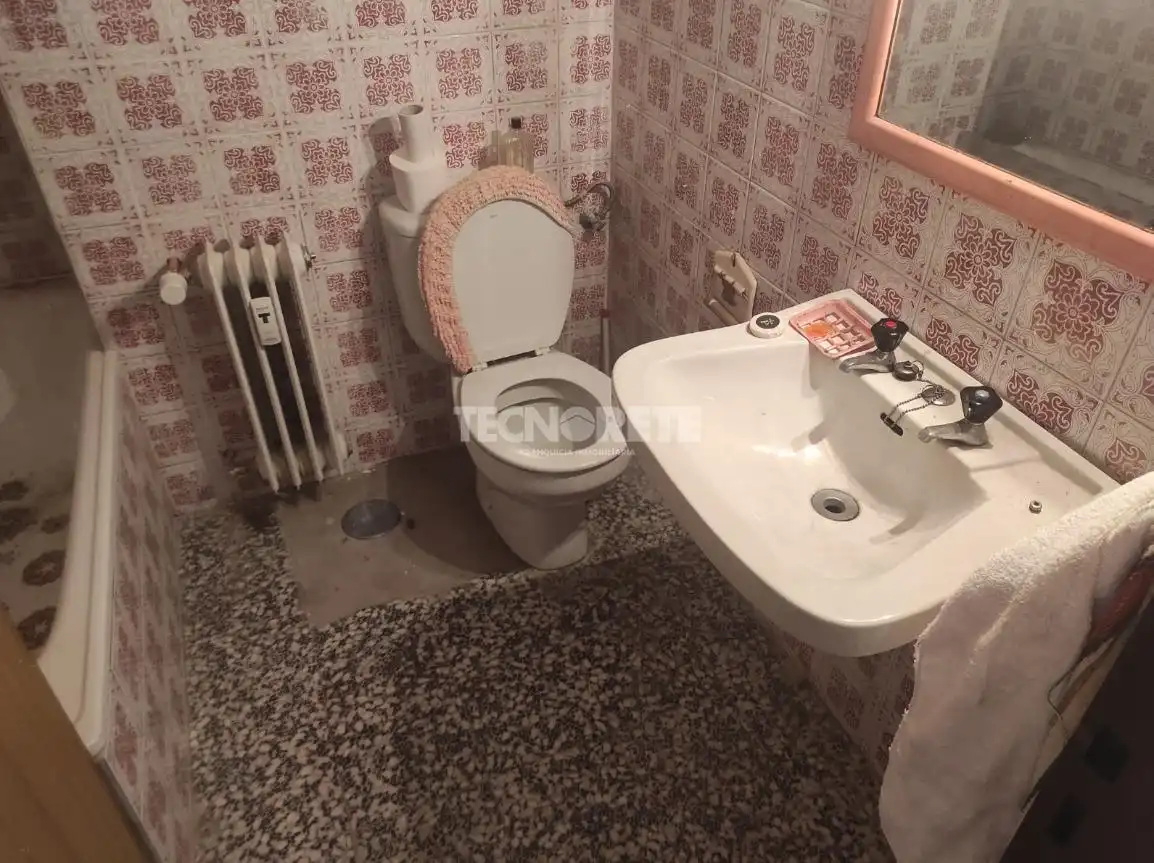Bathroom of Flat for sale in Guadalajara  with Heating