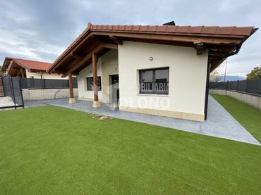 Detached house with garden for sale in Calle María Zambrano 34
